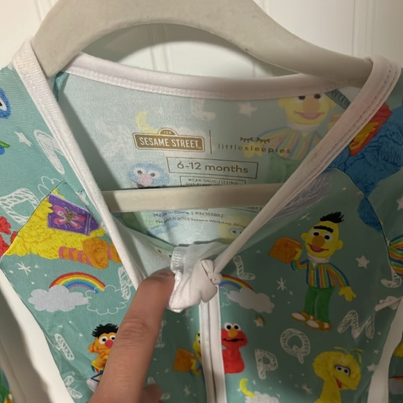 Sesame STREET NWOT LITTLE SLEEPIE - Picture 2 of 4